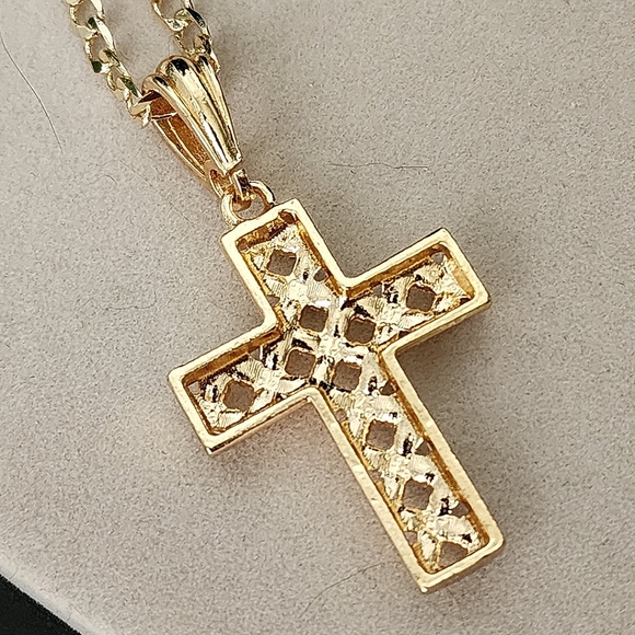 Beautiful Gold Cross Pendant with 22" Gold Cuban Link Chain Set - Picture 5 of 7